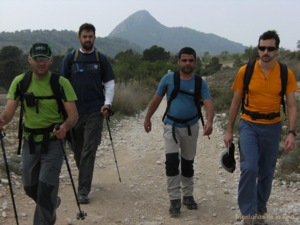 De izquierda a derecha: Tomás, Antonio Manzanera, Gonzalo y David dejando atrás el Agudo